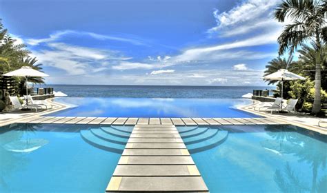 10 Places to Stay Near Resorts World Manila .